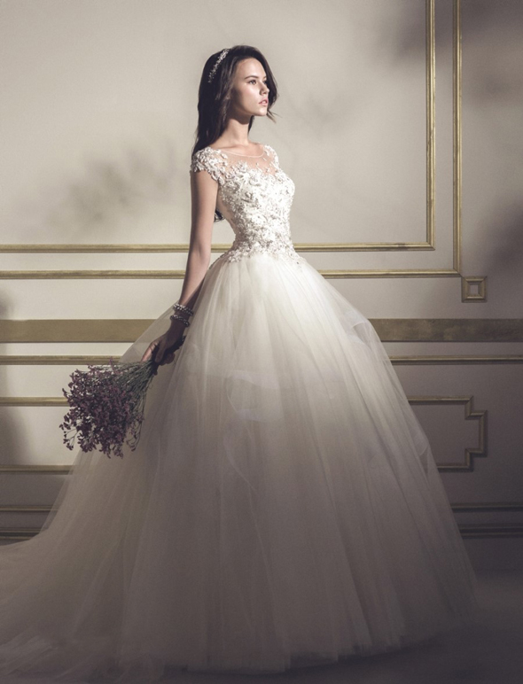 If you're looking for a princess-worthy dress, this Choi Jae Hoon bridal gown is definitely for you!