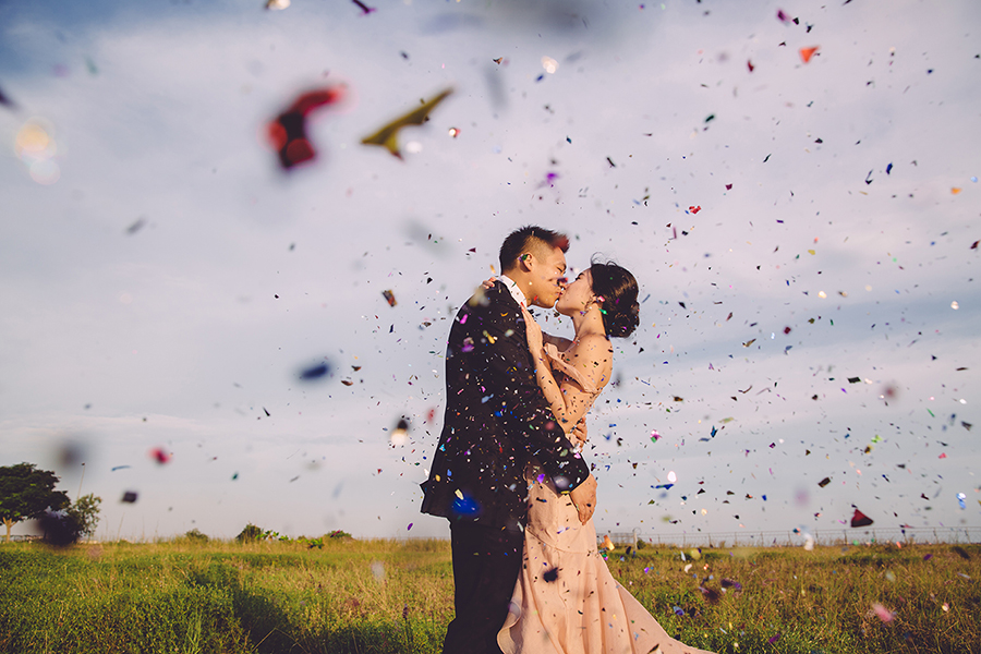 Confetti say it's time to celebrate love! What a precious moment to catch!