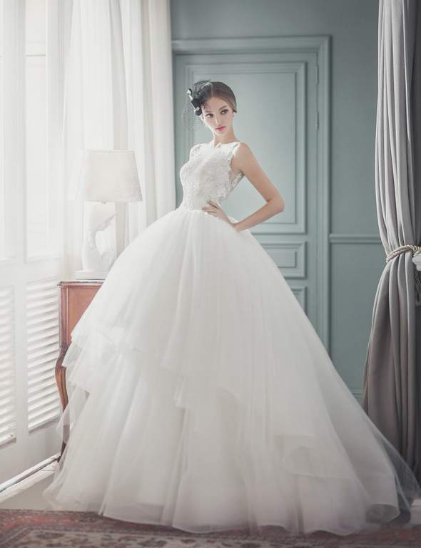 If you're dreaming of a princess-worthy gown, you really need to see this one!