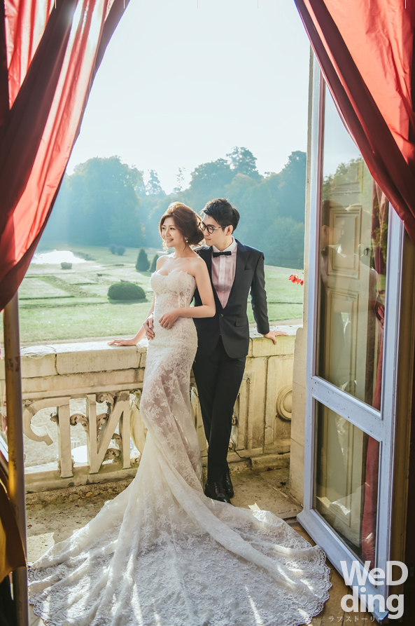 Style, grace, and charm, so in love with this Bride's simple, yet glowing look!