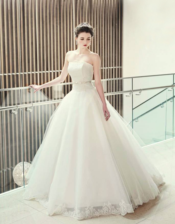 Sinbijou's princess-worthy gown imbued with a touch of fairytale romance!