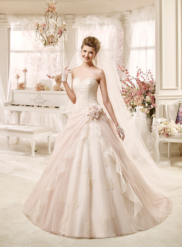 If you're dreaming of a sweet feminine gown, you really need to see this one from Nicole Spose!