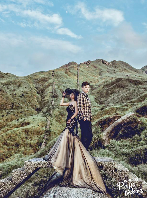This stylish couple is our fashion muse! And the natural mountain view? Absolutely stunning!