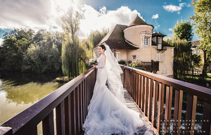 From the long sleeve lace gown to the perfectly stylish hair and makeup, this bride is our classic style muse!