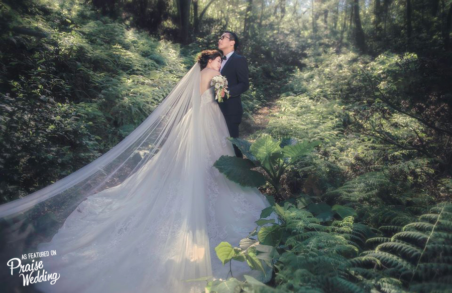 Intimate and everything you want from a forest prewedding session, this beautiful scene is bursting with enchantment!