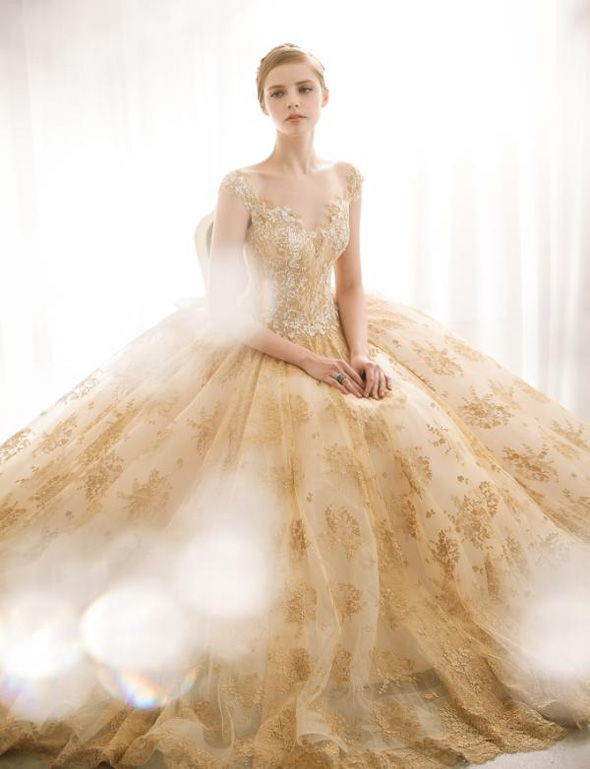 A women should sparkle wherever she goes, this seriously stunning Jubilee Bride golden gown is like a dream!