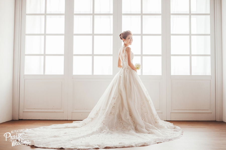 Bursting with pure beauty, this bridal portrait is putting the romance in our day! 
