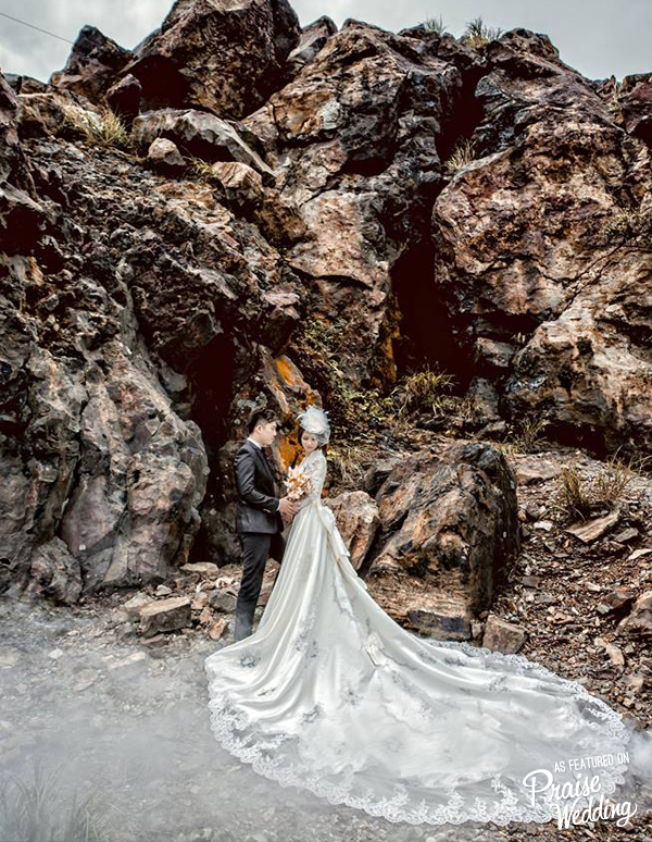 Adventurous and beautiful, this stunning prewedding photo is taking our breath away!