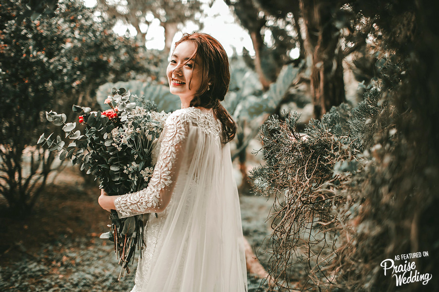 In love with this rustic vintage-inspired bridal portrait overflowing with natural romance!