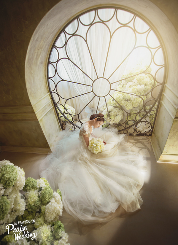 Who's dreaming of a romantic bridal portrait like this?  