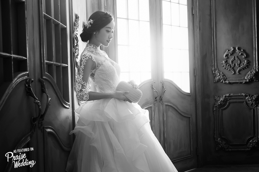 This vintage-inspired bridal portrait with utterly romantic lace details deserves to be framed!