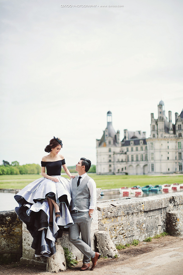 Classic and timeless prewedding photo bursting with love!