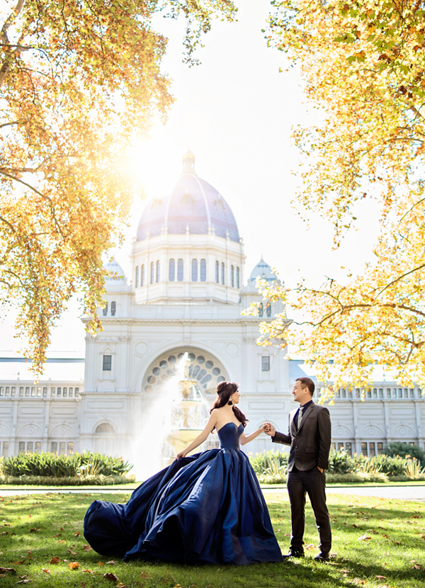 This wedding photo deserves to be a postcard! Love everything from the venue to the Bride's royal blue gown!