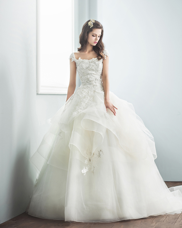 Tyche Dress's bridal gown is dreamy sophistication at its best!