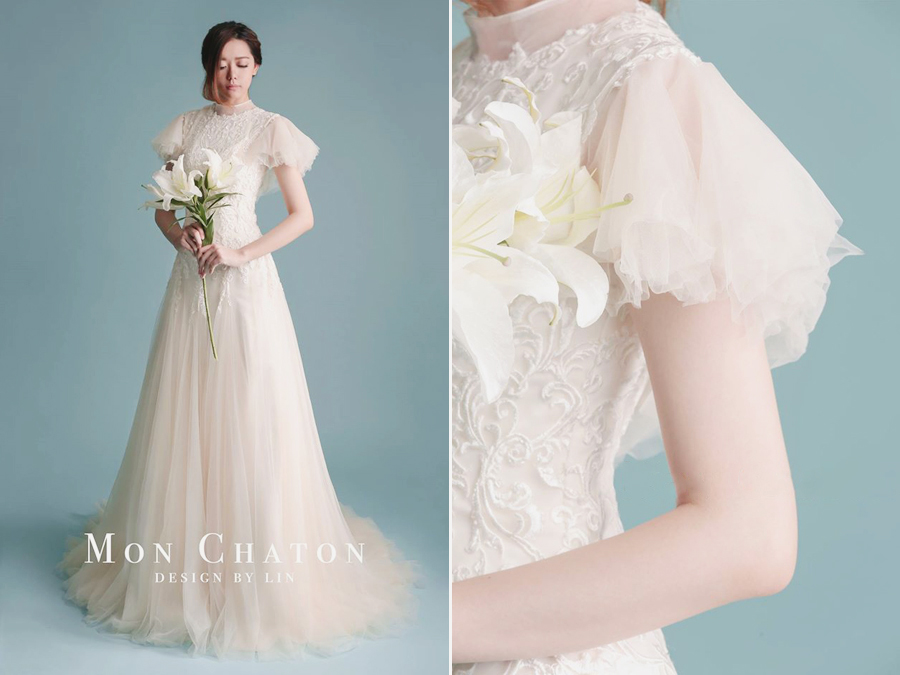 This whimsical, utterly romantic Mon Chaton wedding dress is absolutely stunning! How we love the unique sleeves!