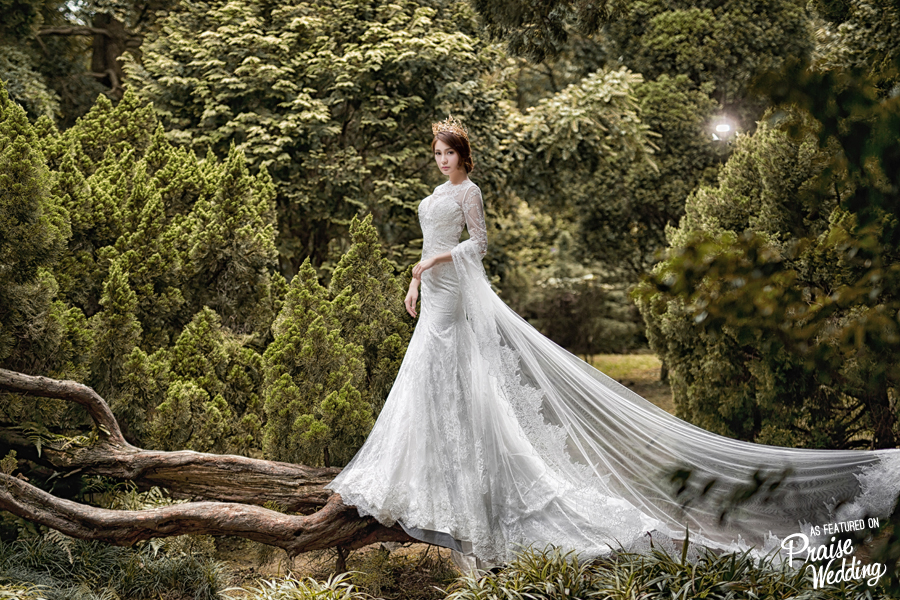 Elegant vintage-inspired wedding dress to dream of all day!
