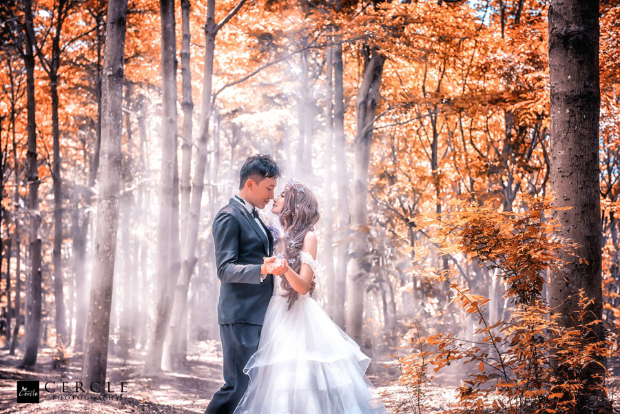 This wedding photo must be straight out of a fairy tale scene!