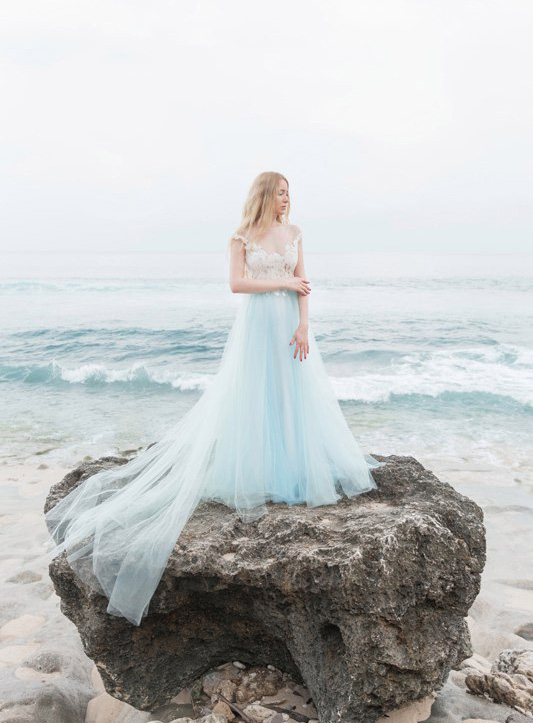 Ethereal seaside beauty with a touch of magic, this gown by Dream & Dress is utterly romantic!