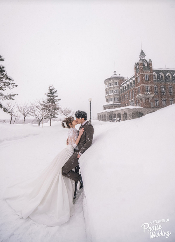 Elegant bridal look perfect for a romantic, snowy prewedding session like this! 