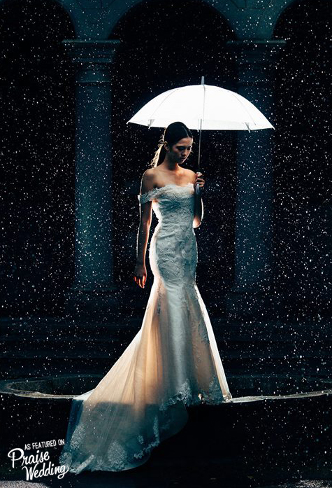 Talk about picture perfect! This bridal portrait in the rain deserves to be framed!