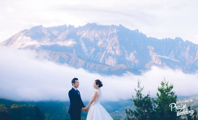 Captivating view from Kundasang, Malaysia! This wedding photo is packing on the romance in the best way possible!