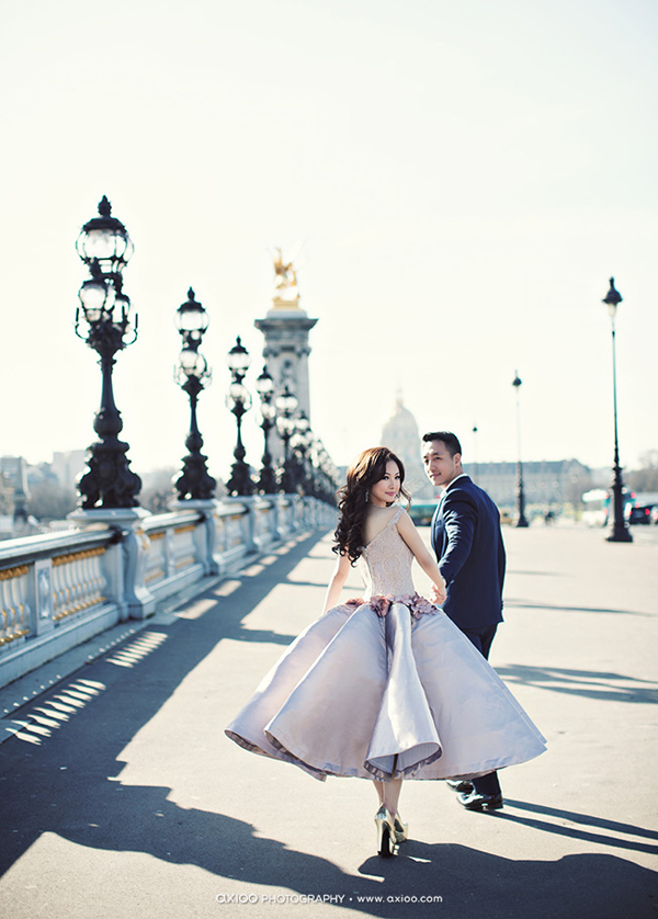 A timeless, stylish engagement session in Paris is a total dream!
