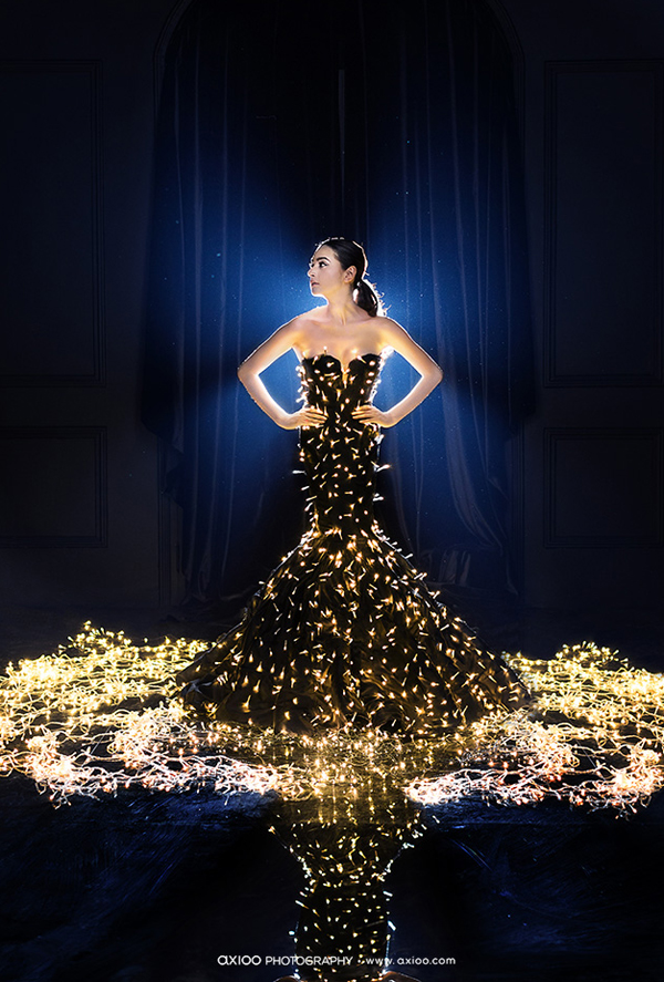 Wow! Let light shine out of darkness! How gorgeous is this creative bridal portrait? 