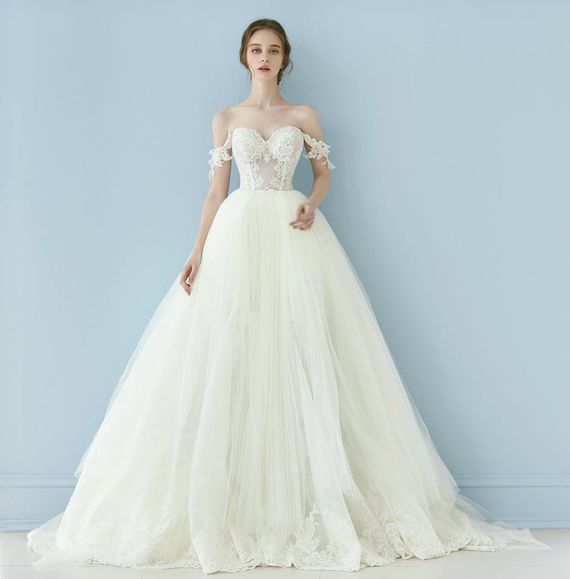 Fawning over Galia Lahav's off-the-shoulder Cinderella gown with beautiful laced details!