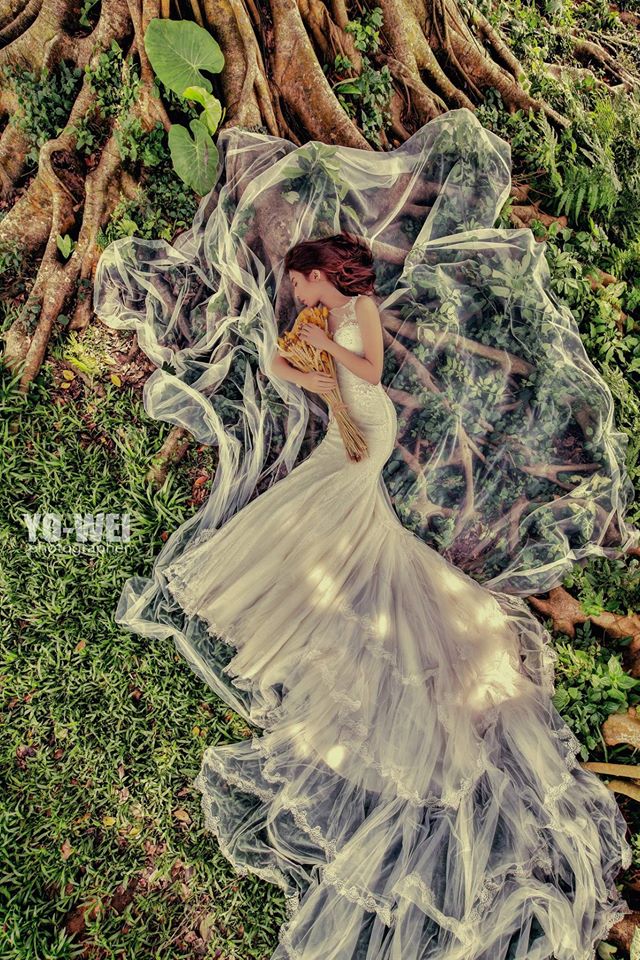 This magical bridal session is demonstrating how to capture enchantment!