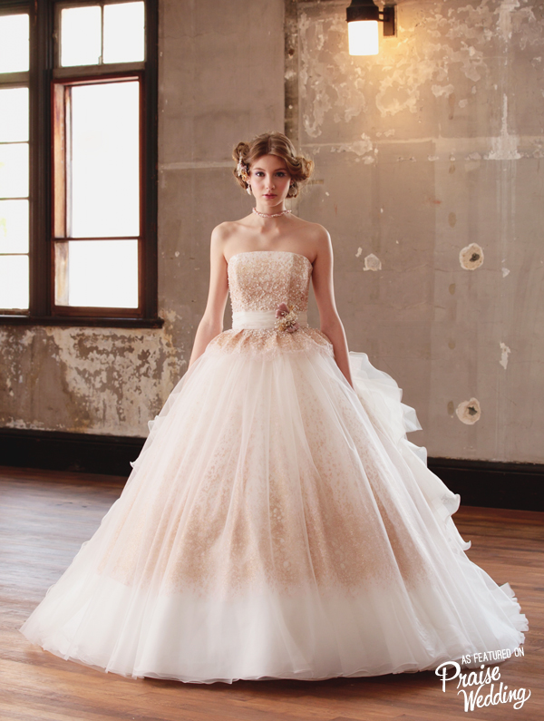 Wow! How sweet is this ball gown from Isamu Morita with a perfect touch of rose gold glitters? 