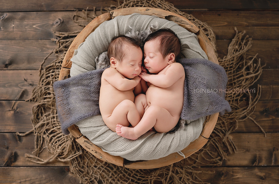 Cuteness overload! How sweet is this newborn twin session?