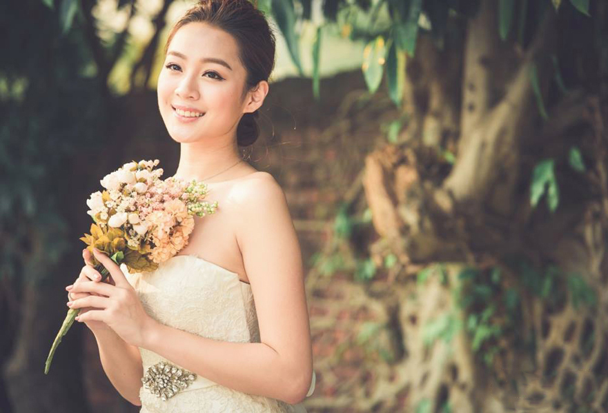 This naturally sweet bridal look is perfect for an elegant rustic affair!