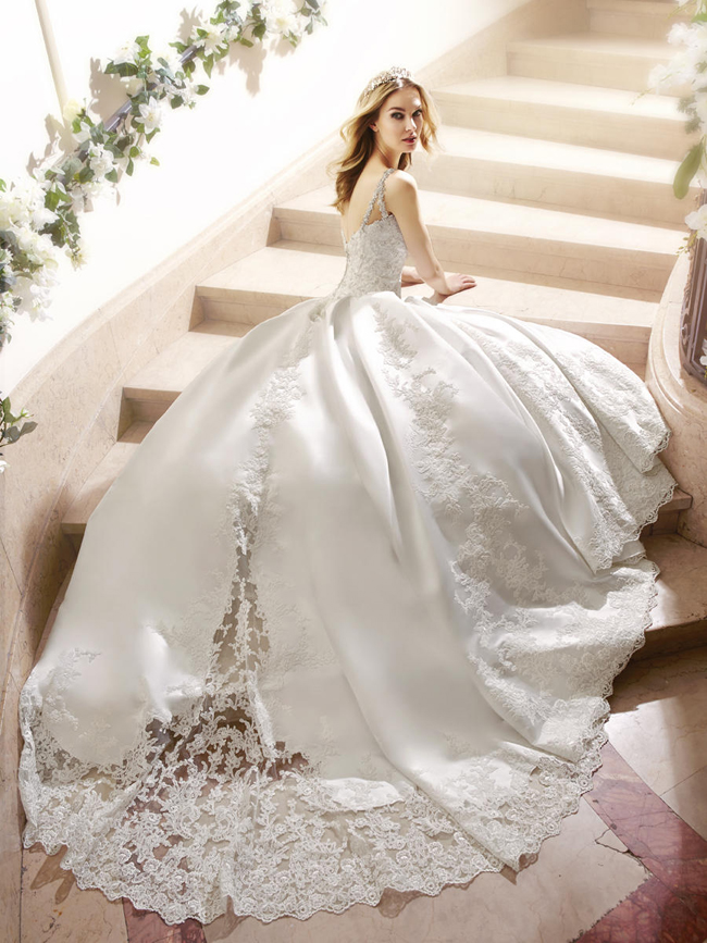We simply can't say no to this princess-worthy laced ball gown from Moonlight Couture's latest collection!