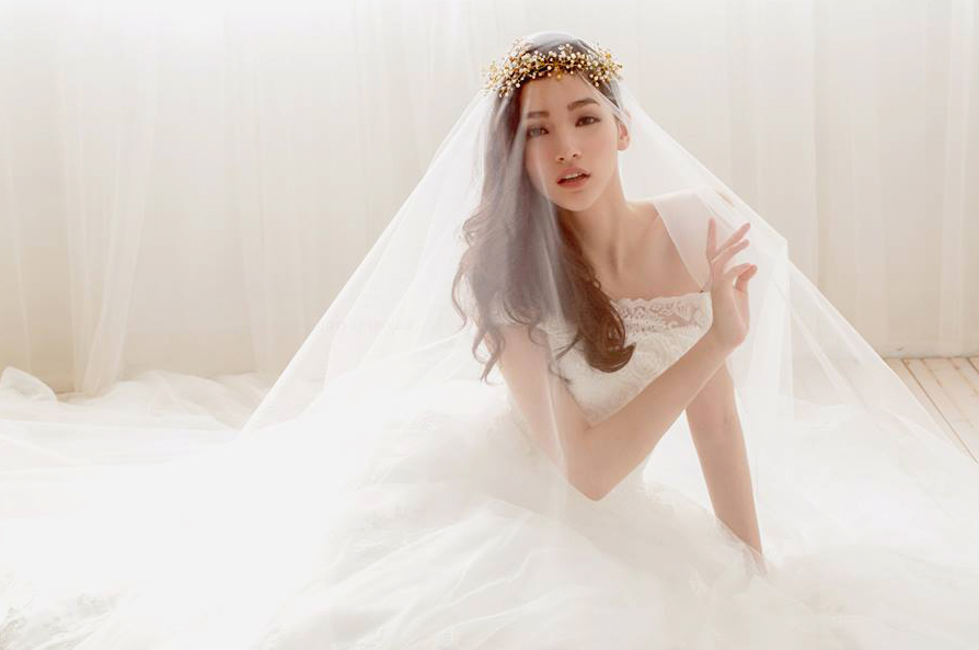 A dreamy, flawless bridal look with a touch of glam!