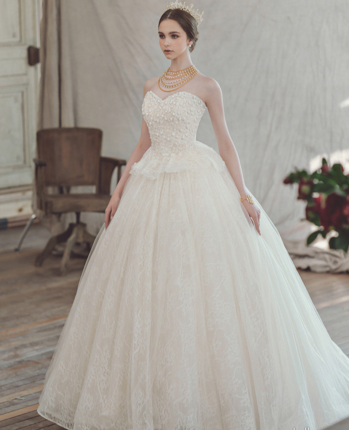 Classic and feminine, yet detailed and imperial, this gown from Clara Wedding is making us swoon!