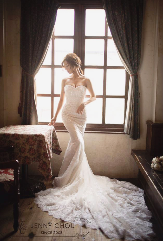 Contemporary and feminine, yet detailed and refreshing, this gown from Jenny Chou is incredibly breathtaking!