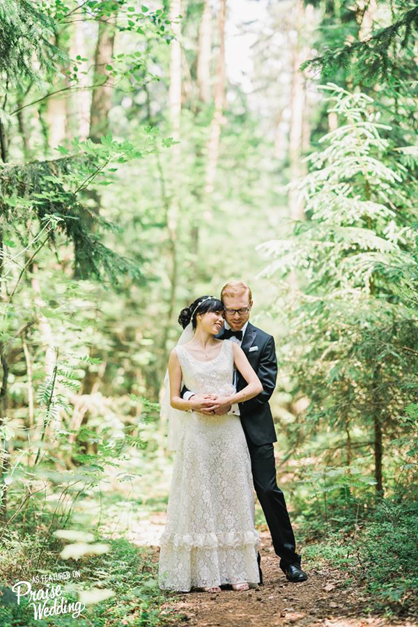 Sweetness combined with a beautiful natural backdrop, this wedding photo is making our hearts dance!