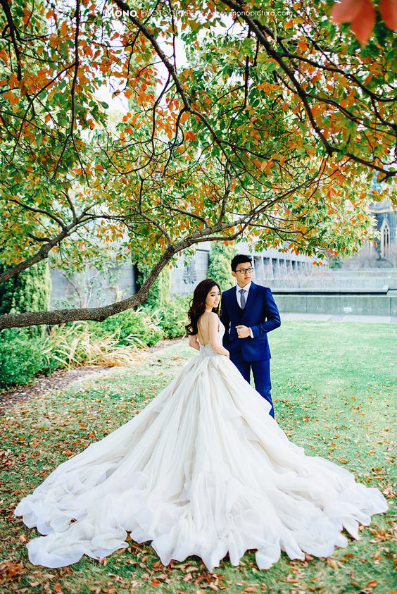 Beautiful natural scenery and fashion forward details come together in the prettiest marriage possible!