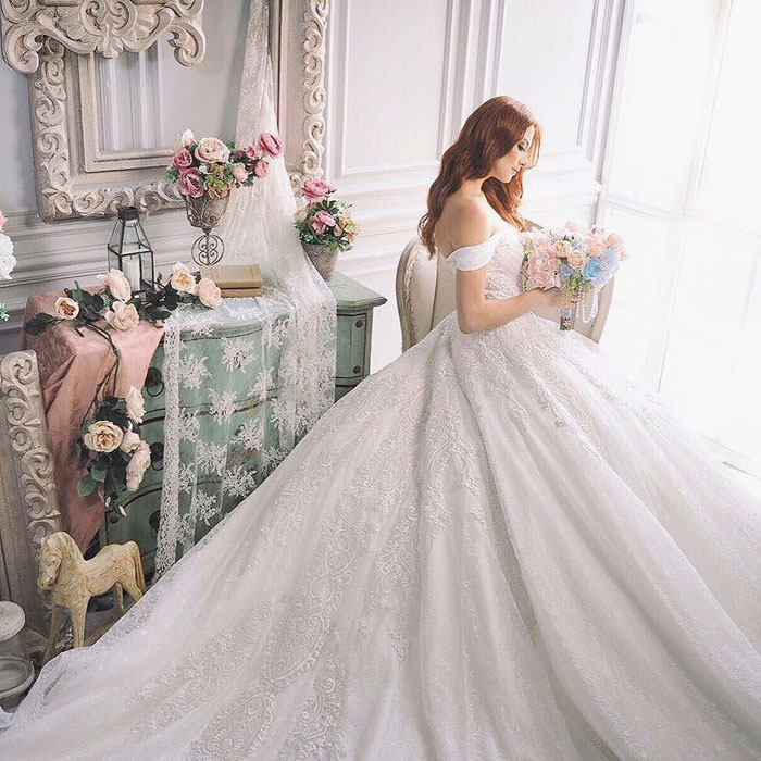 Incredibly breathtaking off-the-shoulder gown from Jessica Dora Haute Couture to dream of all day!