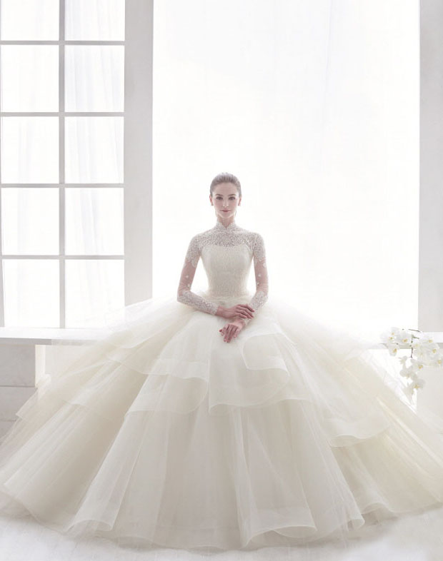 We're graced with gorgeousness thanks to this vintage-inspired laced ball gown from J Sposa! 