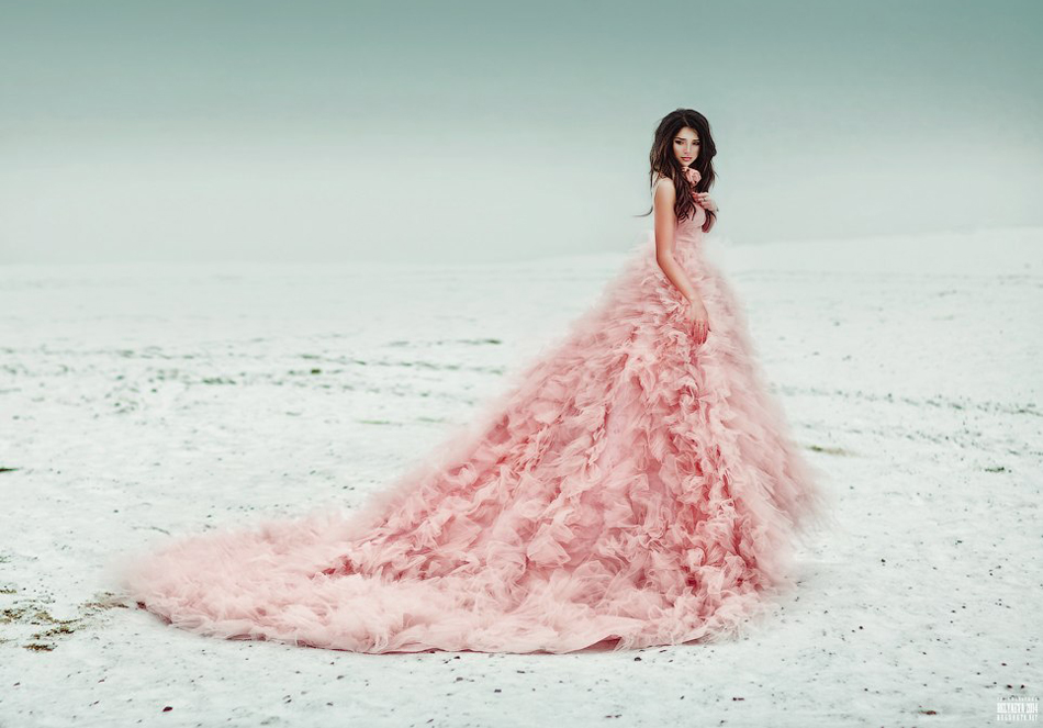 This magical bridal portrait in the snow is a dream come to life!