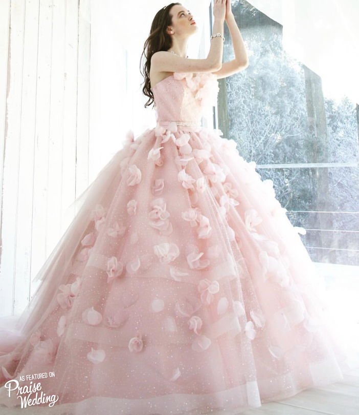 If you're looking for a lovely princess-worthy gown, you can't miss this one from Kiyoko Hata!