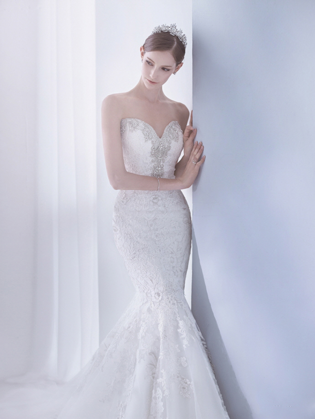 Splendidly elegant and charmingly pretty, this darling gown from Osheare Wedding has captivated us all!