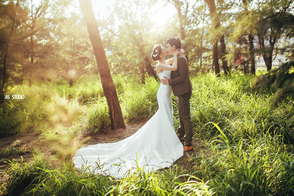 A stylish bride found her prince in an enchanted forest, it doesn't get more romantic than this!