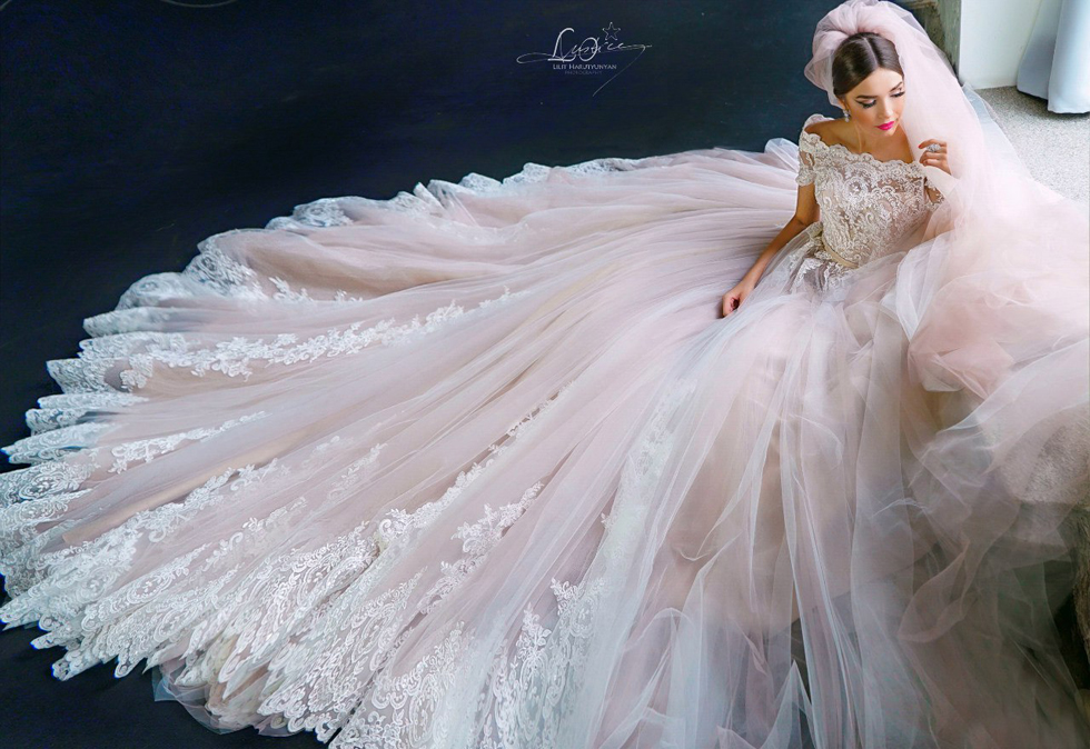 This classicc bridal portrait is off the charts beautiful!