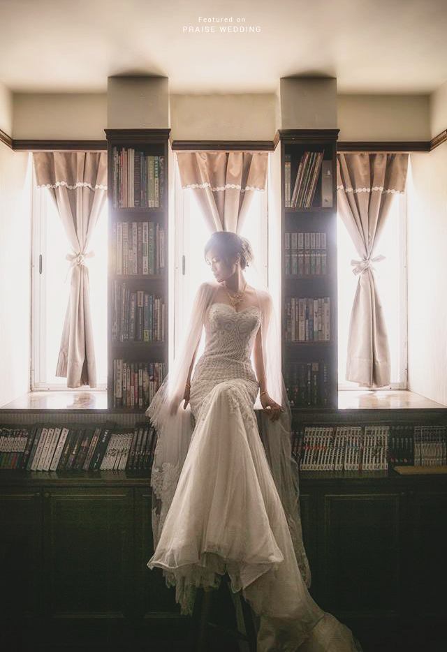 Timeless and elegant, this fitted gown from W.H.Chen Haute Bridal is making us swoon!