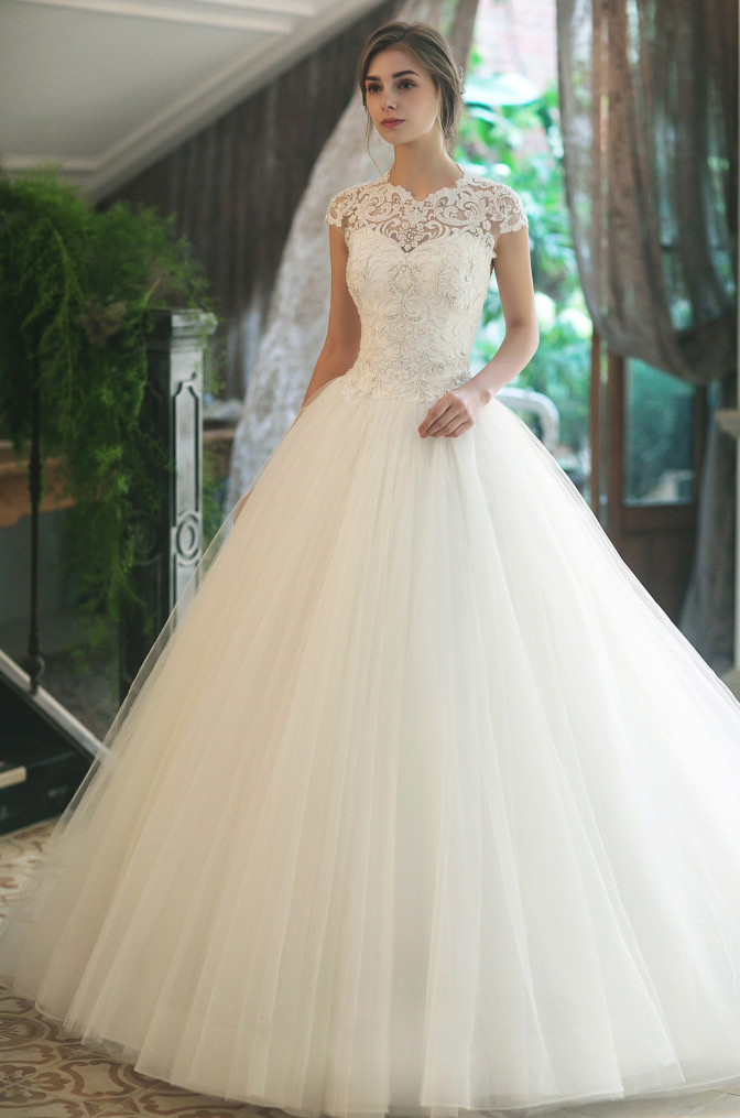 Classic and feminine, this gown from Sonyunhui with amazing hand-crafted details is obsession-worthy!