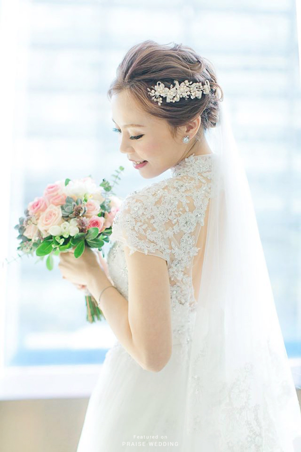 In love with this joyful and effortlessly beautiful bridal portrait; we're smitten too! 