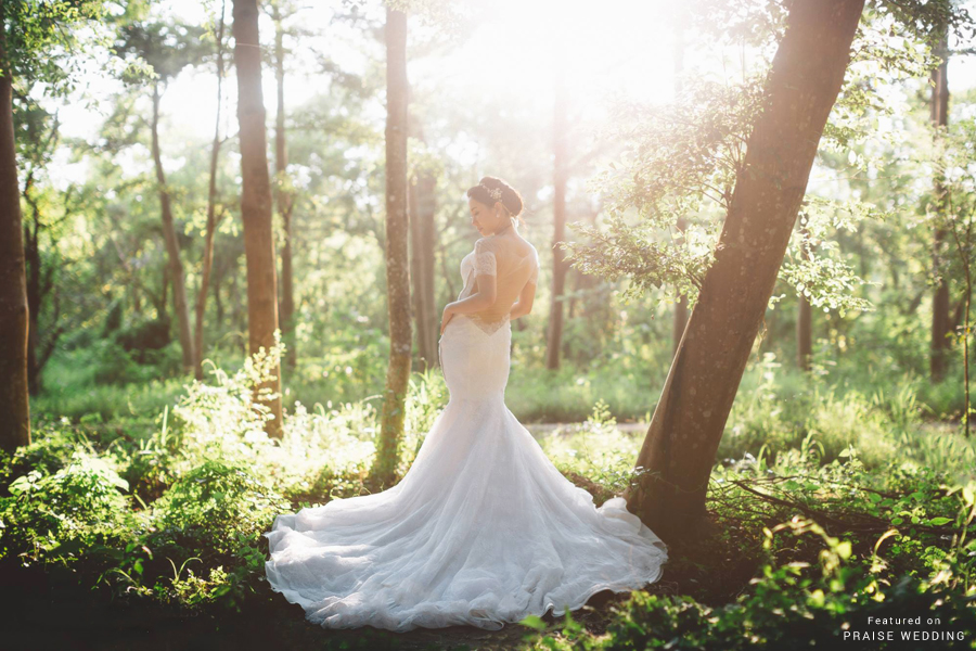 Organic beauty with a hint of eclectic charm, this sun-filled woodland bridal portrait is like a dream!