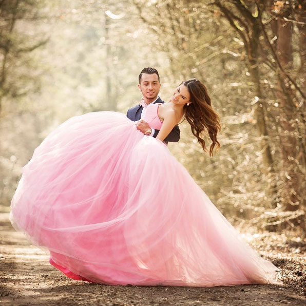 This wedding photo is like a fairy tale come true!
